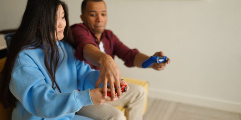 Pourquoi il y a une couleur orange clignotante sur ma manette PS4