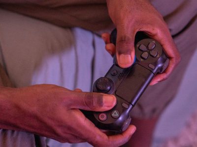 Peut-on jouer en ligne avec une PS4 jailbreakée