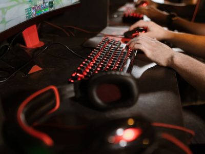 Quels réglages permettent d’optimiser la RTX 5080 dans les jeux