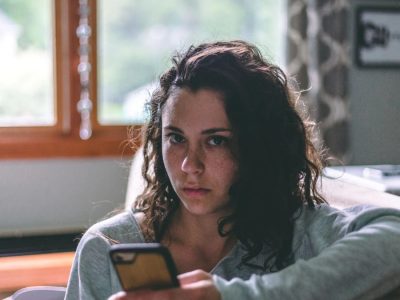 Quel réglage iPhone active le double-tap pour allumer l’écran